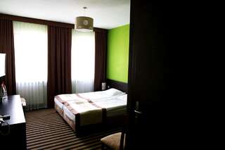 Мини-отель Hotel Folklor Мендзыжец-Подляски Двухместный номер «Премиум» с 1 кроватью или 2 отдельными кроватями-3