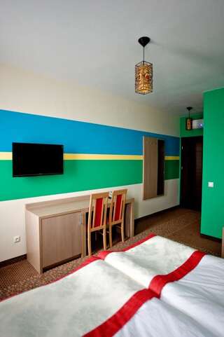 Мини-отель Hotel Folklor Мендзыжец-Подляски Стандартный двухместный номер с 1 кроватью или 2 отдельными кроватями-4