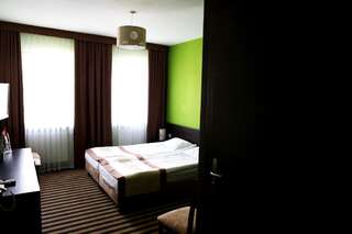 Мини-отель Hotel Folklor Мендзыжец-Подляски Двухместный номер «Премиум» с 1 кроватью или 2 отдельными кроватями-10